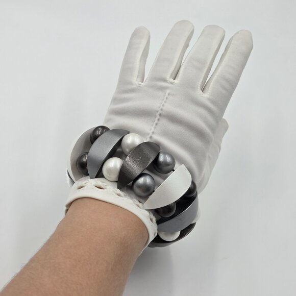 Vintage “Gray & Pearl” Stretch Bracelet 1990s - Picture 2 of 12